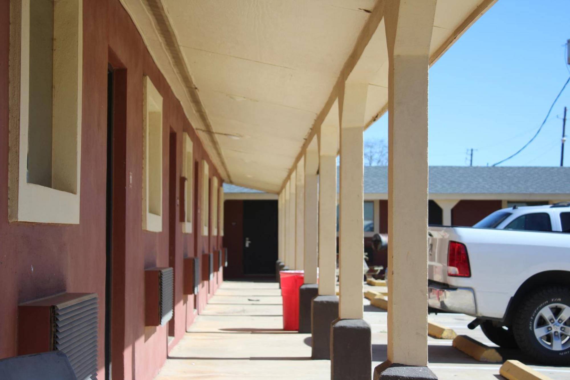 Village Inn Cotulla Buitenkant foto